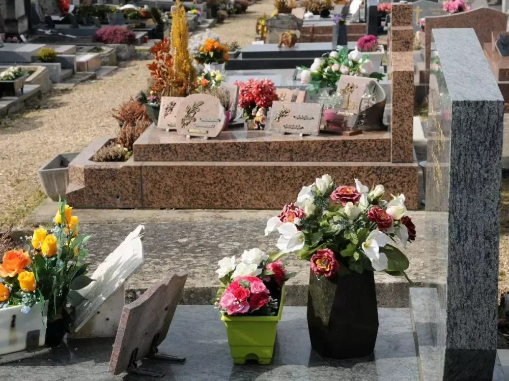 fleuriste pierres tombales